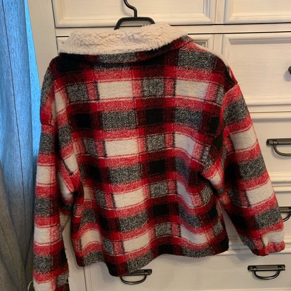 Furry cute coat! - Picture 2 of 2